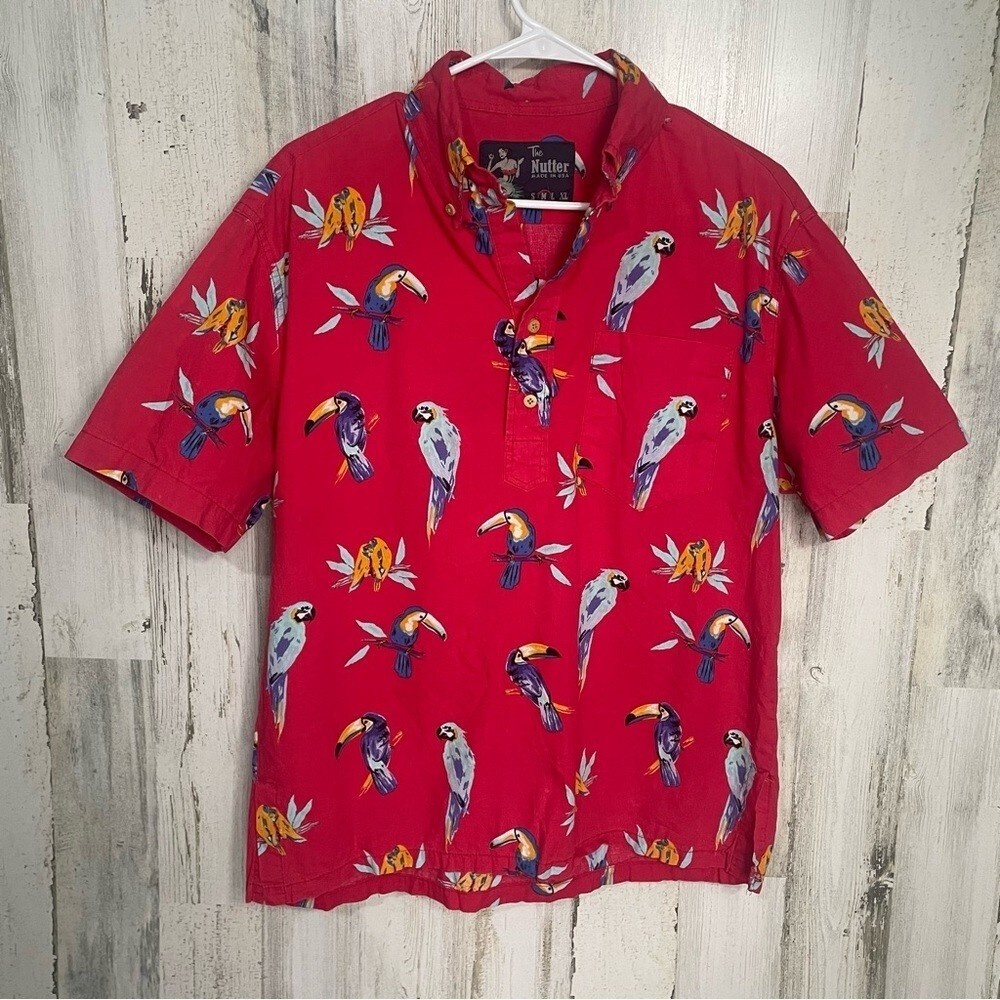 Chubbies The Nutter Size Medium Red‎ Parrot Short Sleeve Aloha Shirt USA Cotton